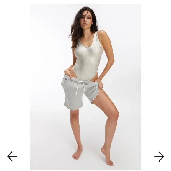 GOOD AMERICAN METALLIC LAYOUT SWIMSUIT ONE PIECE SILVER SIZE 2 - Picture 4 of 10